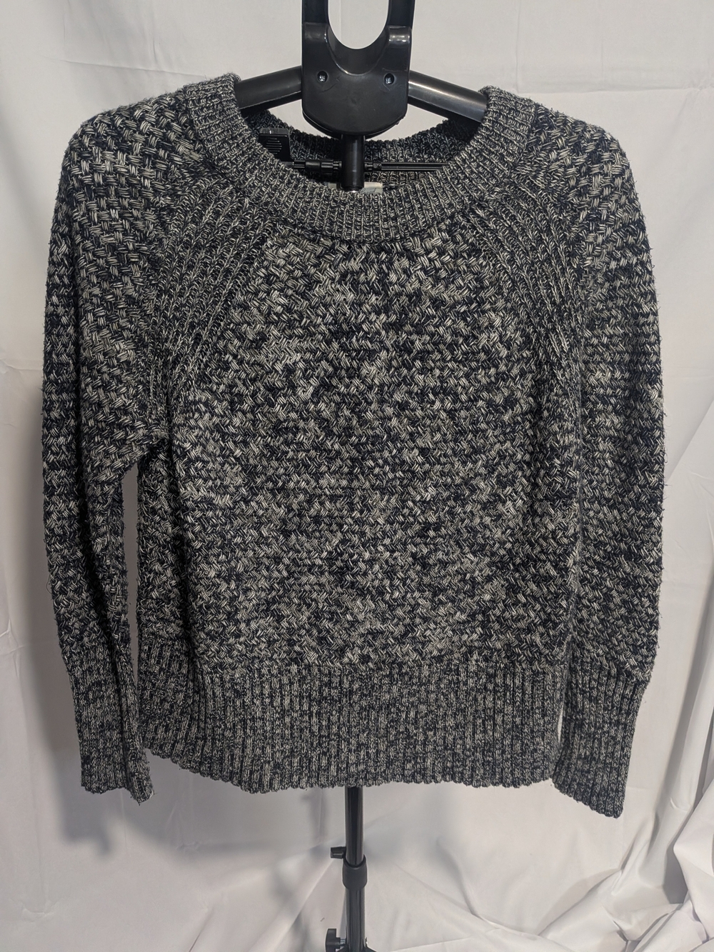 Universal Thread Black & Gray Marled Crewneck Sweater